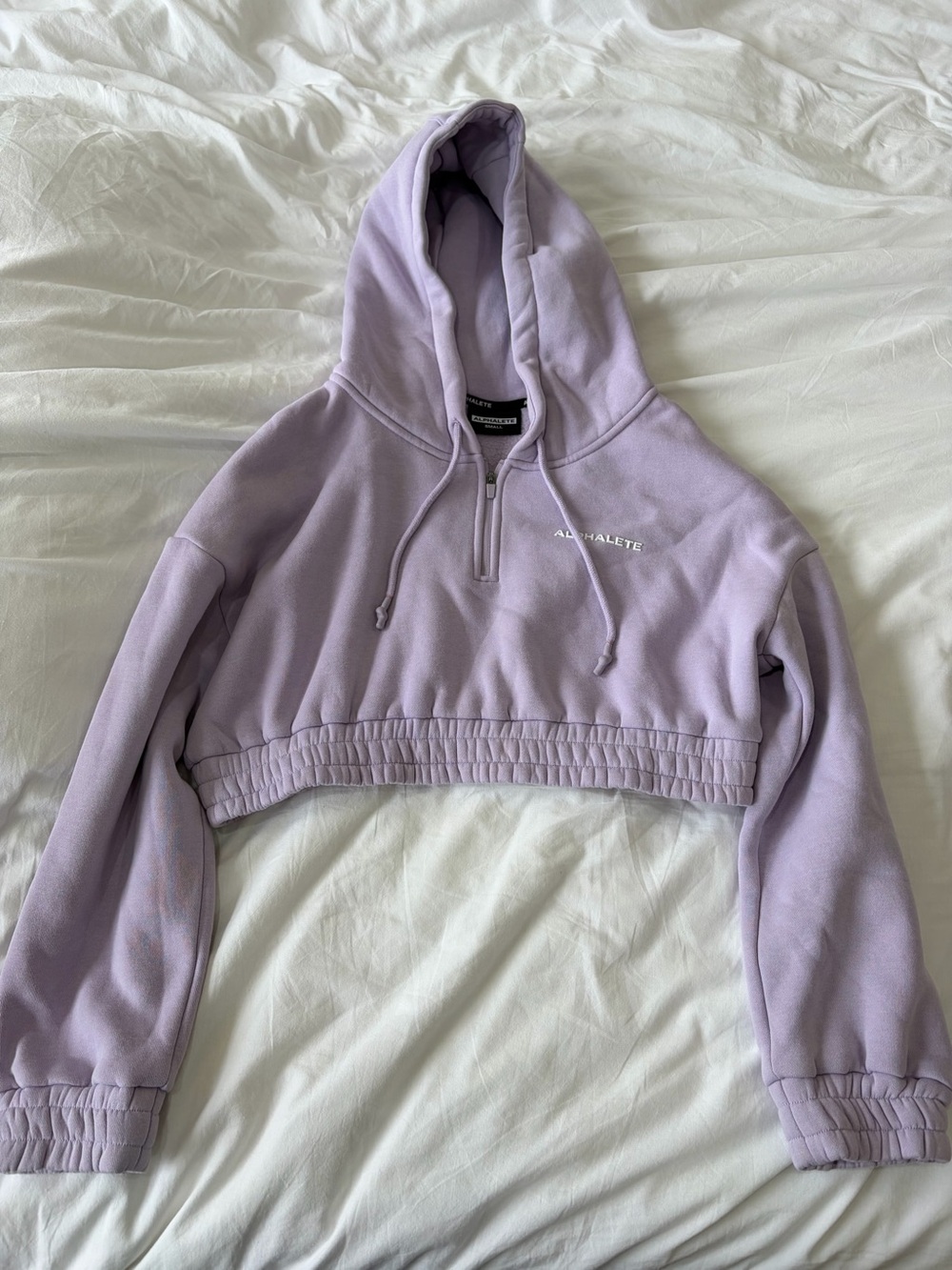 Alphalete Classic Capital Crop hoodie - misty lilac